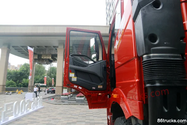 FAW Jiefang New J6P Heavy Truck 460 hp 8X4(12 wheels) 8.8m Dump Truck (Hydraulic Retarder) Cab (1) | 86Trucks