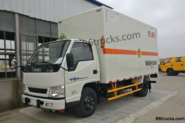JMC Shunda Narrow Body 116 hp 4X2(6 wheels) 4.24m Flammable Gas Van Truck Exterior (3) | 86Trucks