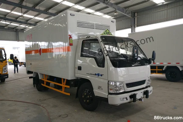 JMC Shunda Narrow Body 116 hp 4X2(6 wheels) 4.24m Flammable Gas Van Truck Exterior (2) | 86Trucks