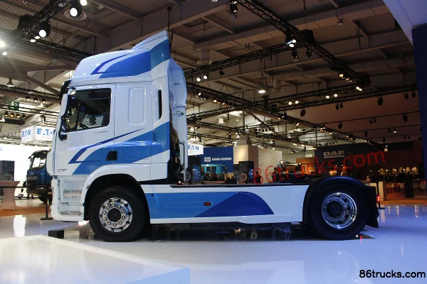 DAF CF Heavy Truck 4X2(6 wheels) Hybrid Tractor Truck Exterior (3) | 86Trucks