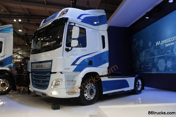 DAF CF Heavy Truck 4X2(6 wheels) Hybrid Tractor Truck Exterior (2) | 86Trucks