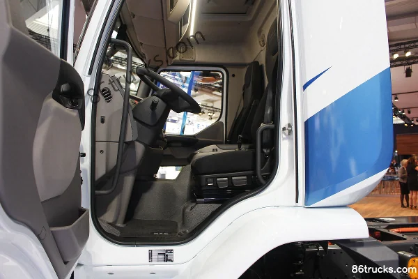 DAF LF Series Heavy Truck 4X2(6 wheels) Cargo Truck Chassis Cab (1) | 86Trucks