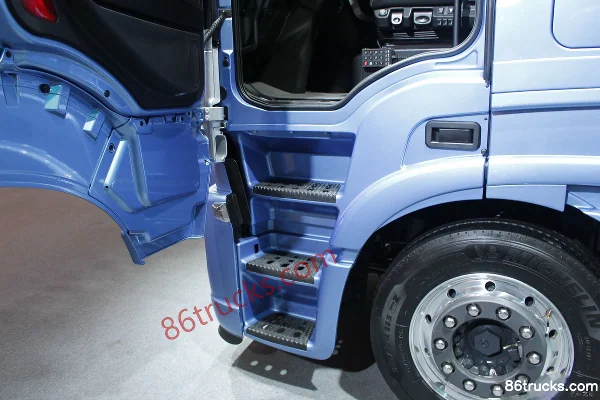 IVECO New Stralis heavy truck 460 hp 4X2(6 wheels) LNG tractor truck Cab (3) | 86Trucks