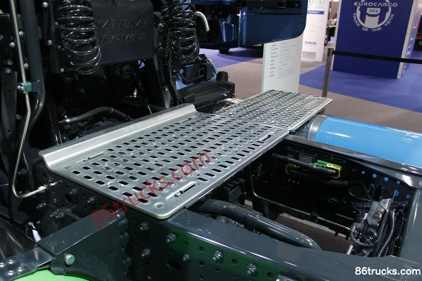 IVECO New Stralis heavy truck 460 hp 4X2(6 wheels) LNG tractor truck Chassis (3) | 86Trucks