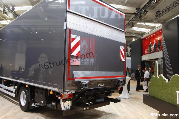Renault D série camion moyen 240 ch 4X2(6 roues) camion porteur Carrosserie (2) | 86Trucks