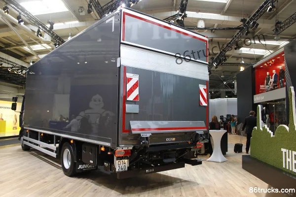 Renault D série camion moyen 240 ch 4X2(6 roues) camion porteur Carrosserie (1) | 86Trucks