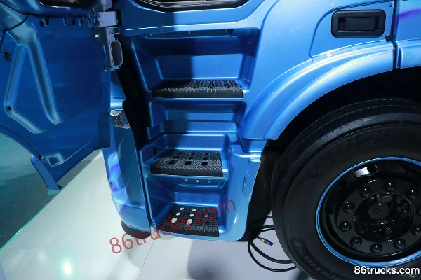IVECO New Stralis Heavy Truck 460hp 4X2(6 wheels) LNG Tractor Truck (1600 km Range) Cab (2) | 86Trucks