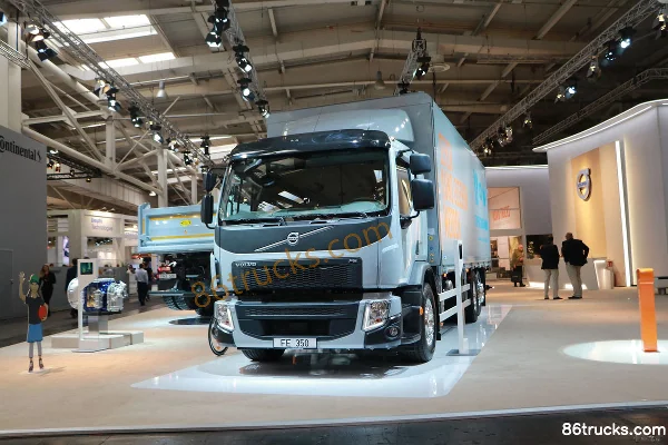 Volvo FE 350hp 6X2(8 wheels) 6X2R Cargo Truck Exterior (3) | 86Trucks