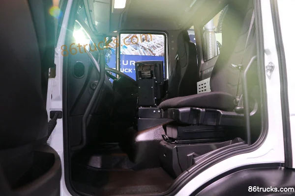IVECO EUROCARGO 204 hp 4X2(6 wheels) Sanitation Truck Cab (3) | 86Trucks