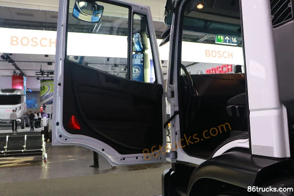 IVECO EUROCARGO 204 hp 4X2(6 wheels) Sanitation Truck Cab (1) | 86Trucks