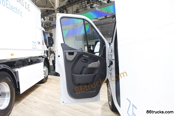 Renault Master Z E 4X2(6 wheels) Van Truck Cab (1) | 86Trucks