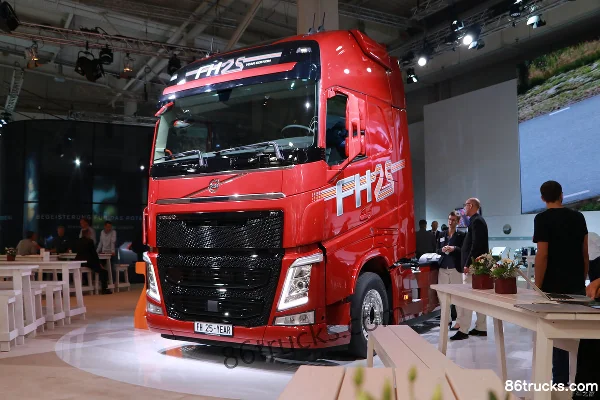 Volvo New FH Heavy Truck 25th Anniversary Edition 540 hp 4X2(6 wheels) tractor truck Exterior (3) | 86Trucks