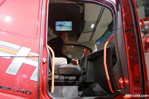 Volvo New FH Heavy Truck 25th Anniversary Edition 540 hp 4X2(6 wheels) tractor truck Cab (2) | 86Trucks