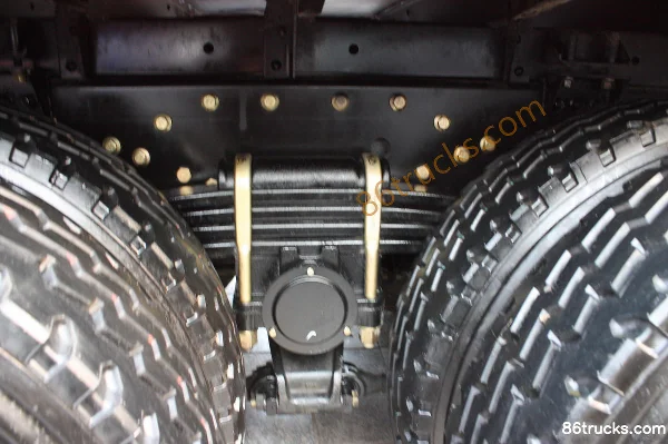 FAW Jiefang Aowei(J5P) camion lourd 280 ch 8X4(12 roues) camion porteur à grille (léger) Cabine (3) | 86Trucks