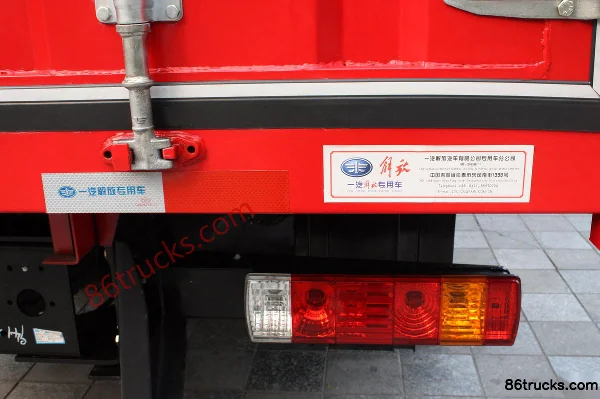 FAW Jiefang Aowei(J5P) camion lourd 280 ch 8X4(12 roues) camion porteur à grille (léger) Cabine (2) | 86Trucks