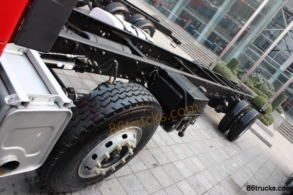 FAW Jiefang J6M Heavy Truck 240hp 6X2(8 wheels) Van Cargo Truck Cab (3) | 86Trucks