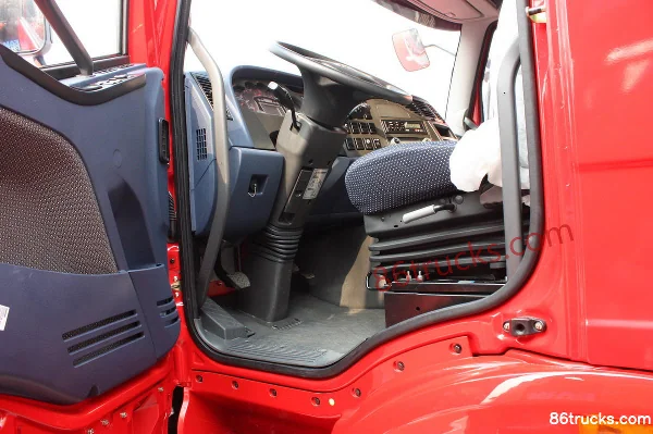 FAW Jiefang J6P Heavy Truck 350hp 6X4(10 wheels) Automatic Tractor Truck (2011 model) (AMT manual/auto) Cab (2) | 86Trucks