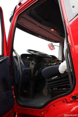FAW Jiefang J6P Heavy Truck 350hp 6X4(10 wheels) Automatic Tractor Truck (2011 model) (AMT manual/auto) Cab (1) | 86Trucks