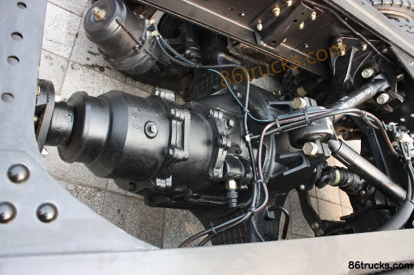 FAW Jiefang J6P camion lourd 420 ch 8X4(12 roues) camion porteur fourgon (léger) Châssis (1) | 86Trucks