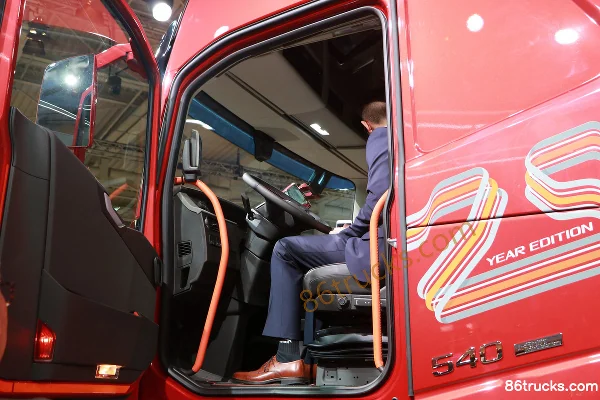 Volvo New FH Heavy Truck 25th Anniversary Edition 540 hp 4X2(6 wheels) tractor truck Cab (1) | 86Trucks