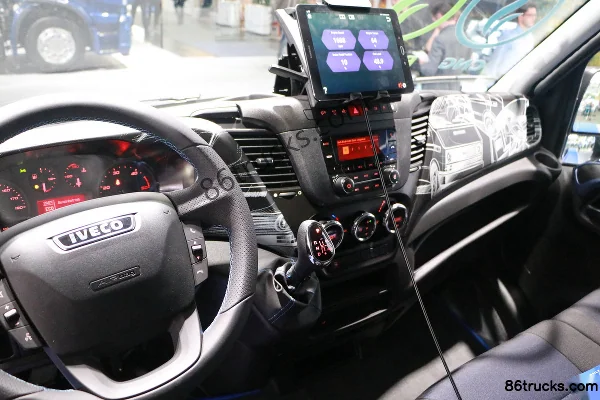 IVECO New Daily 136 hp Single Row Enclosed Van (35SI4NA8 V) Cab (1) | 86Trucks