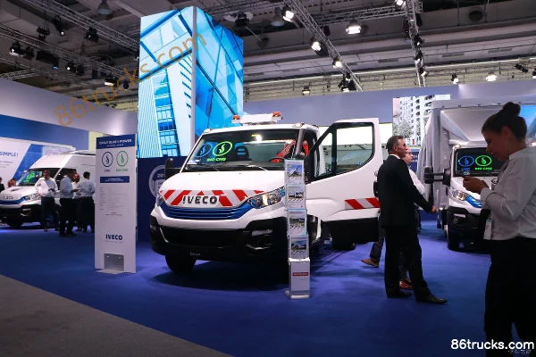 IVECO Daily 136 hp 6X2(8 wheels) Single Row Stake Truck (35CI4N) Exterior (3) | 86Trucks