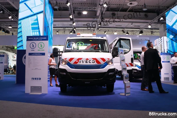 IVECO Daily 136 hp 6X2(8 wheels) Single Row Stake Truck (35CI4N) Exterior (2) | 86Trucks