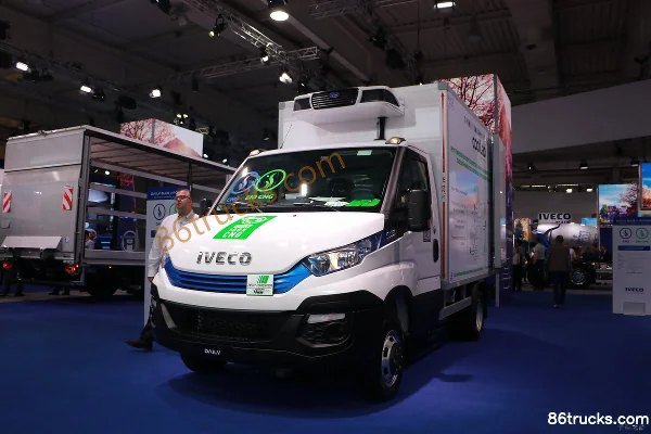 IVECO New Daily 136 hp 4X2(6 wheels) Refrigerated Truck Exterior (2) | 86Trucks