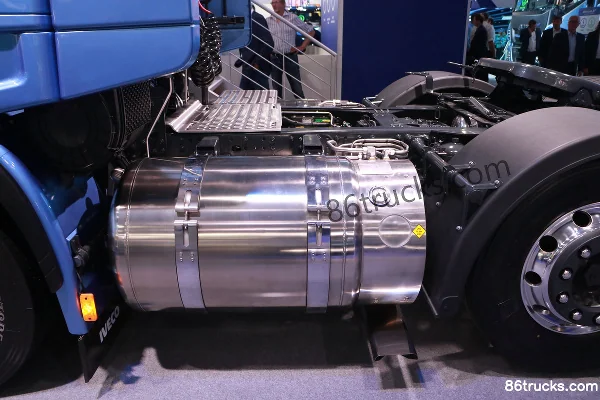 IVECO New Stralis Heavy Truck 460 hp 6X2(8 wheels) LNG Tractor Truck Chassis (3) | 86Trucks