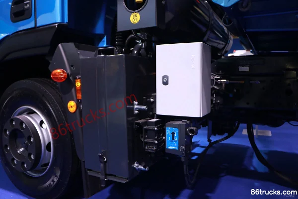 IVECO EuroCargo Medium Truck 204 hp 4X2(6 wheels) CNG Dump Truck (ML120EL21/P) Chassis (3) | 86Trucks