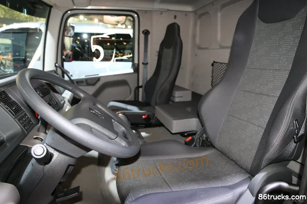 Volkswagen Constellation 440 ch 6X4(10 roues) tracteur routier Cabine (1) | 86Trucks