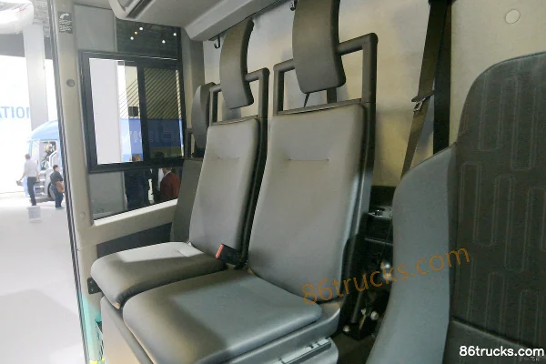 Mercedes-Benz Econic 4X2(6 wheels) Cargo Truck (Model 1830 NGT) Cab (2) | 86Trucks