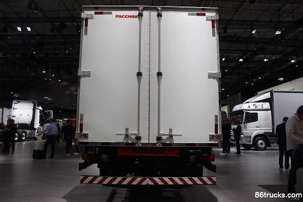 Mercedes-Benz Accelo 4X2(6 wheels) Cargo Truck (Model 1016) Exterior (3) | 86Trucks