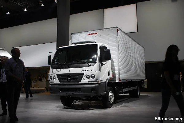 Mercedes-Benz Accelo 4X2(6 wheels) Cargo Truck (Model 1016) Exterior (2) | 86Trucks