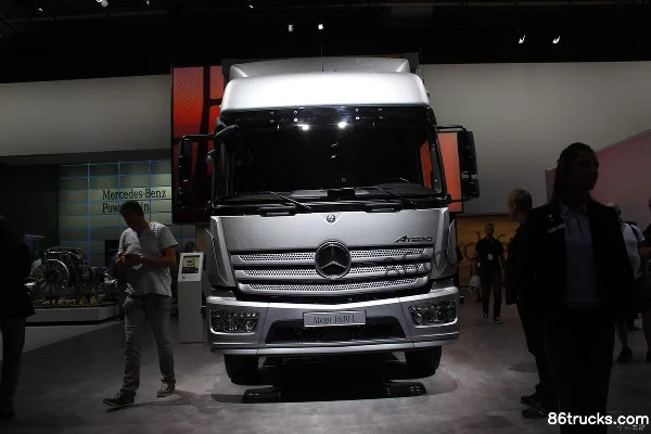 Mercedes-Benz Atego Medium Truck 300 hp 4X2(6 wheels) Cargo Truck (Model 1630L) Exterior (3) | 86Trucks