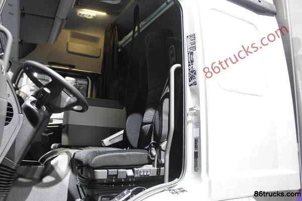 Mercedes-Benz Atego Medium Truck 300 hp 4X2(6 wheels) Cargo Truck (Model 1630L) Cab (2) | 86Trucks