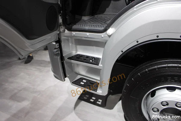 Mercedes-Benz Atego Medium Truck 300 hp 4X2(6 wheels) Cargo Truck (Model 1630L) Cab (1) | 86Trucks