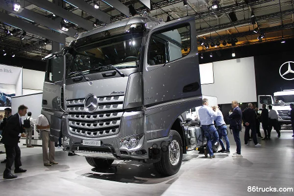 Mercedes-Benz New Arocs Heavy Truck 510 hp 4X2(6 wheels) Tractor Truck (Model 1851 LS) Exterior (2) | 86Trucks
