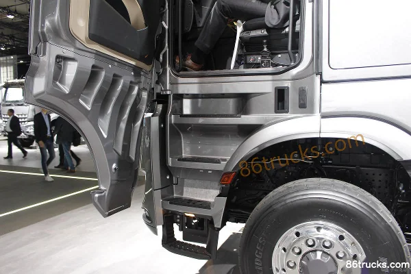 Mercedes-Benz New Arocs Heavy Truck 510 hp 4X2(6 wheels) Tractor Truck (Model 1851 LS) Cab (1) | 86Trucks
