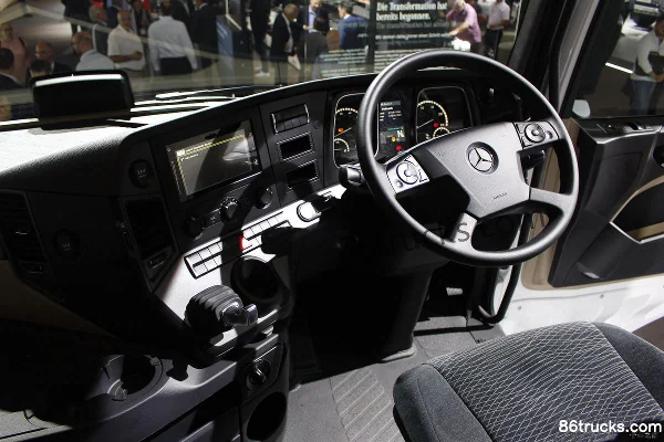 Mercedes-Benz New Actros Heavy Truck 450 hp 6X4(10 wheels) Tractor Truck (Model 2645) Cab (1) | 86Trucks