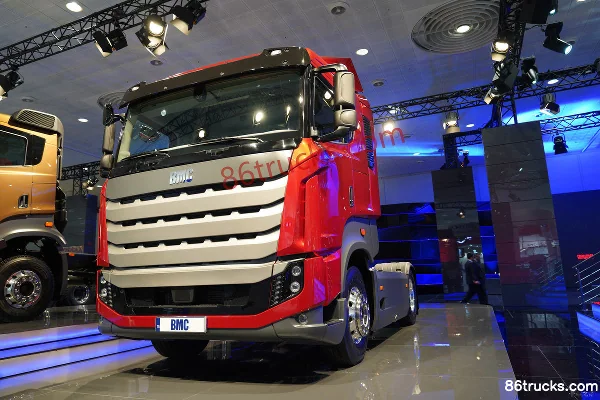 BMC 460 hp 4X2(6 wheels) Tractor Truck (Red Flat Top) Exterior (2) | 86Trucks