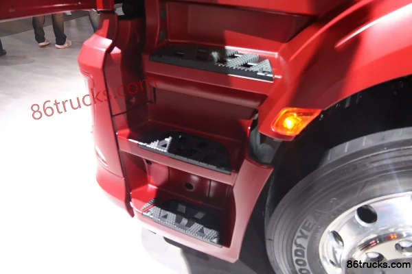 Mercedes-Benz New Actros Heavy Truck 430 hp 4X2(6 wheels) Tractor Truck (Model 1843 LS) Cab (2) | 86Trucks