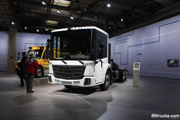 Mercedes-Benz Econic SD 300hp 4X2(6 wheels) Cargo Truck Chassis Exterior (3) | 86Trucks