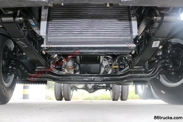 FAW Jiefang J6F version lourde 150 ch 4X2(6 roues) camion plateau léger à cabine avancée 3,85 m Châssis (1) | 86Trucks