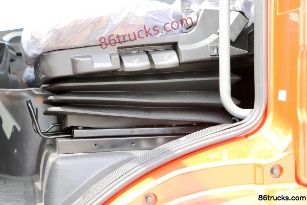 FAW Jiefang Qingdao JH6 heavy truck 400 hp 6X4(10 wheels) tractor truck Cab (3) | 86Trucks