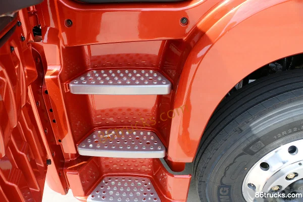 FAW Jiefang Qingdao JH6 heavy truck 400 hp 6X4(10 wheels) tractor truck Cab (2) | 86Trucks