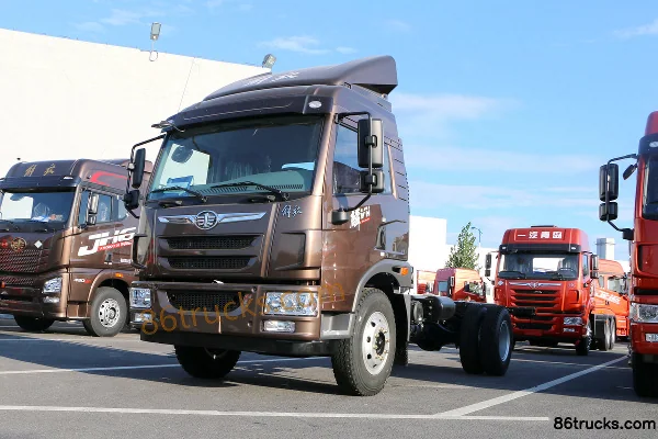 FAW Jiefang Lin VH 160 hp 4X2(6 wheels) 6.2m Semi-row Stake Cargo Truck Exterior (3) | 86Trucks