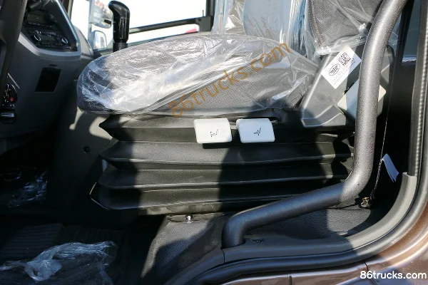 FAW Jiefang Lin VH 160 hp 4X2(6 wheels) 6.2m Semi-row Stake Cargo Truck Cab (3) | 86Trucks