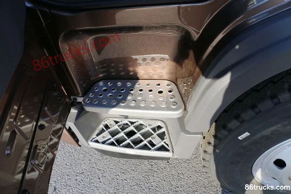 FAW Jiefang Lin VH 160 hp 4X2(6 wheels) 6.2m Semi-row Stake Cargo Truck Cab (2) | 86Trucks