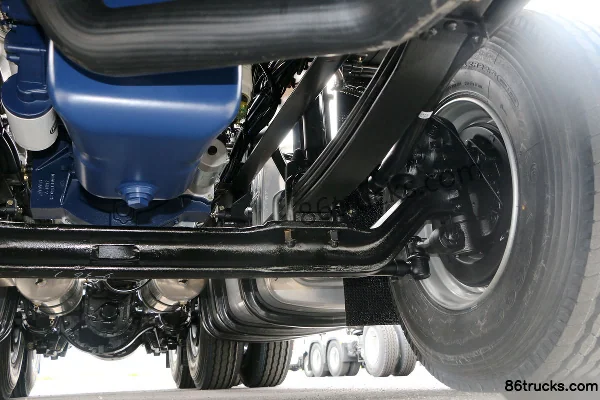 FAW Jiefang Qingdao Tian V heavy truck 350 hp 6X4(10 wheels) hazardous material tractor truck Chassis (3) | 86Trucks